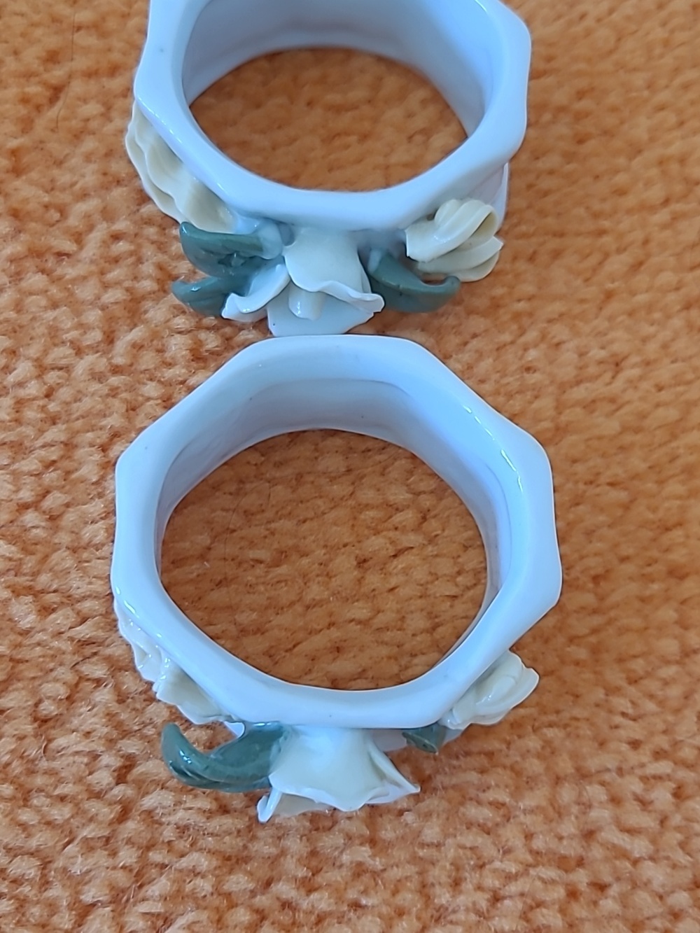 Capodemonte Style Flower Napkin Rings - Picture 3 of 8